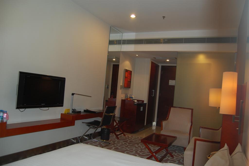 Shenzhen Caa Holy Sun Hotel, Luohu Railway Station Exteriör bild
